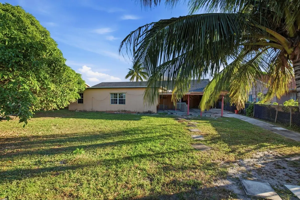 Photo 4 at 561 NE 38th Street, Deerfield Beach