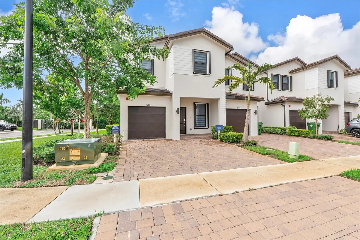 Photo 3 at 15987 SW 2nd Place 1, Pembroke Pines