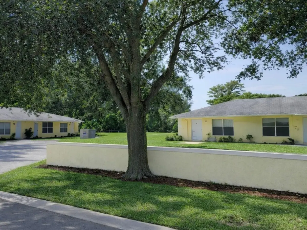 Photo 4 at 951 King Orange Drive, Fort Pierce