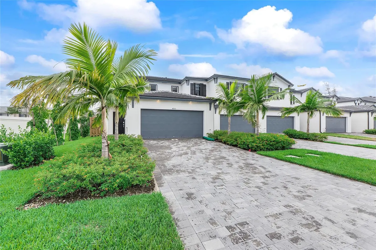 Photo 2 at 4973 Oakmont Drive 1, Dania Beach