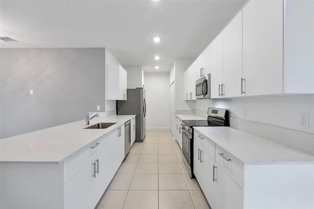Photo 6 at 4973 Oakmont Drive 1, Dania Beach