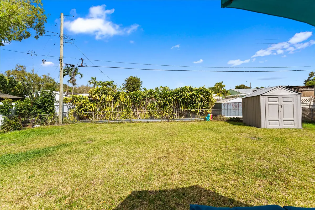 Photo 2 at 6881 Douglas Street, Hollywood