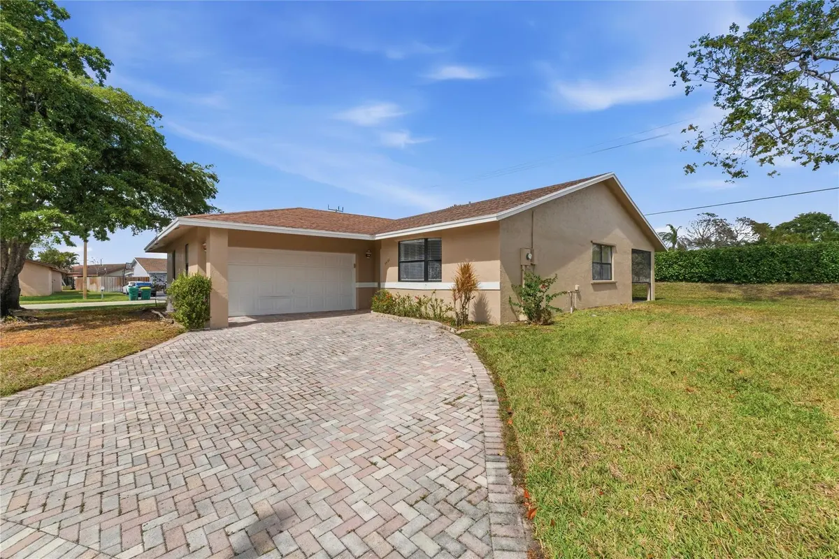 Photo 2 at 7520 NW 88th Terrace, Tamarac