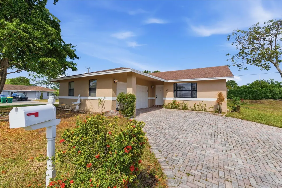 Photo 3 at 7520 NW 88th Terrace, Tamarac