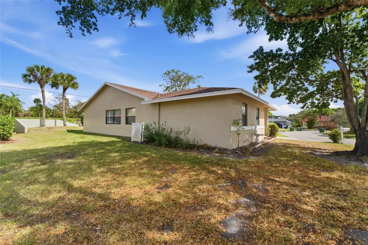 Photo 5 at 7520 NW 88th Terrace, Tamarac