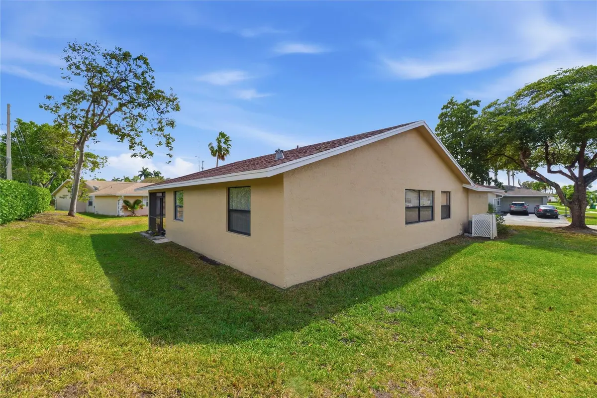 Photo 6 at 7520 NW 88th Terrace, Tamarac