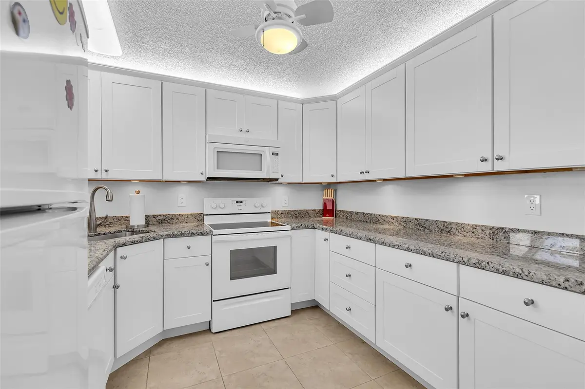 Kitchen at 3441 Cocoplum Circle 3441, Coconut Creek
