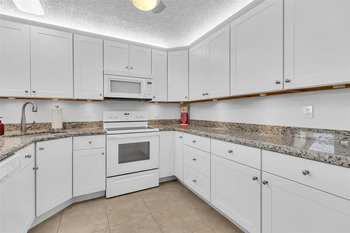 Kitchen at 3441 Cocoplum Circle 3441, Coconut Creek
