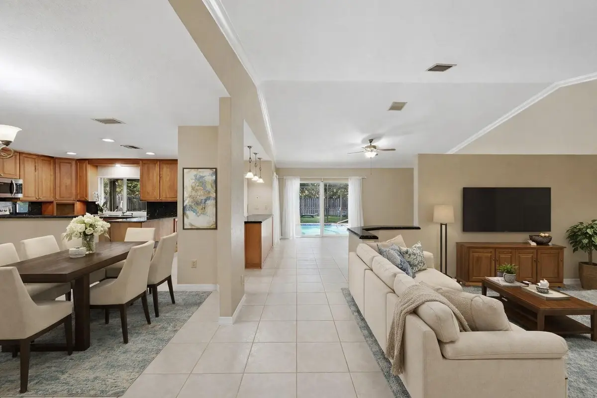 virtual Stage at 392 NW 113th Terrace, Coral Springs