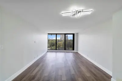 300 Three Islands Boulevard 306, Hallandale Beach – Condominium for sale