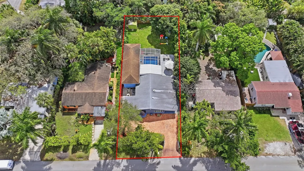Photo 1 at 608 SW 13th Street, Fort Lauderdale