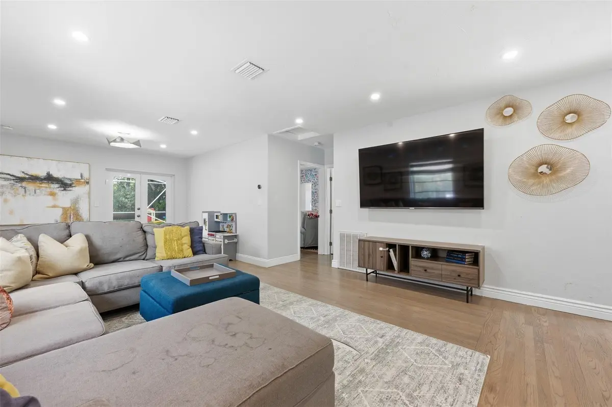 Photo 4 at 608 SW 13th Street, Fort Lauderdale