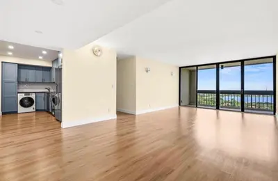 2400 Presidential Way Ph2, West Palm Beach – sold