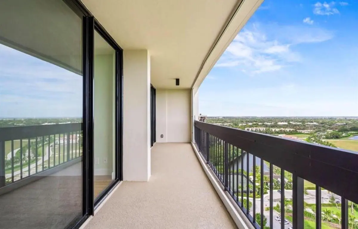 Photo 4 at 2400 Presidential Way Ph2, West Palm Beach