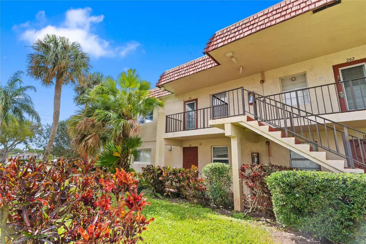 Photo 1 at 1 Abbey Lane 201, Delray Beach