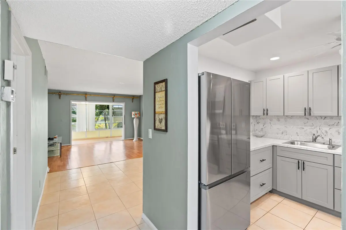 Photo 3 at 1 Abbey Lane 201, Delray Beach