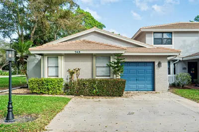 742 Deer Creek North Shore Drive 742, Deerfield Beach – sold