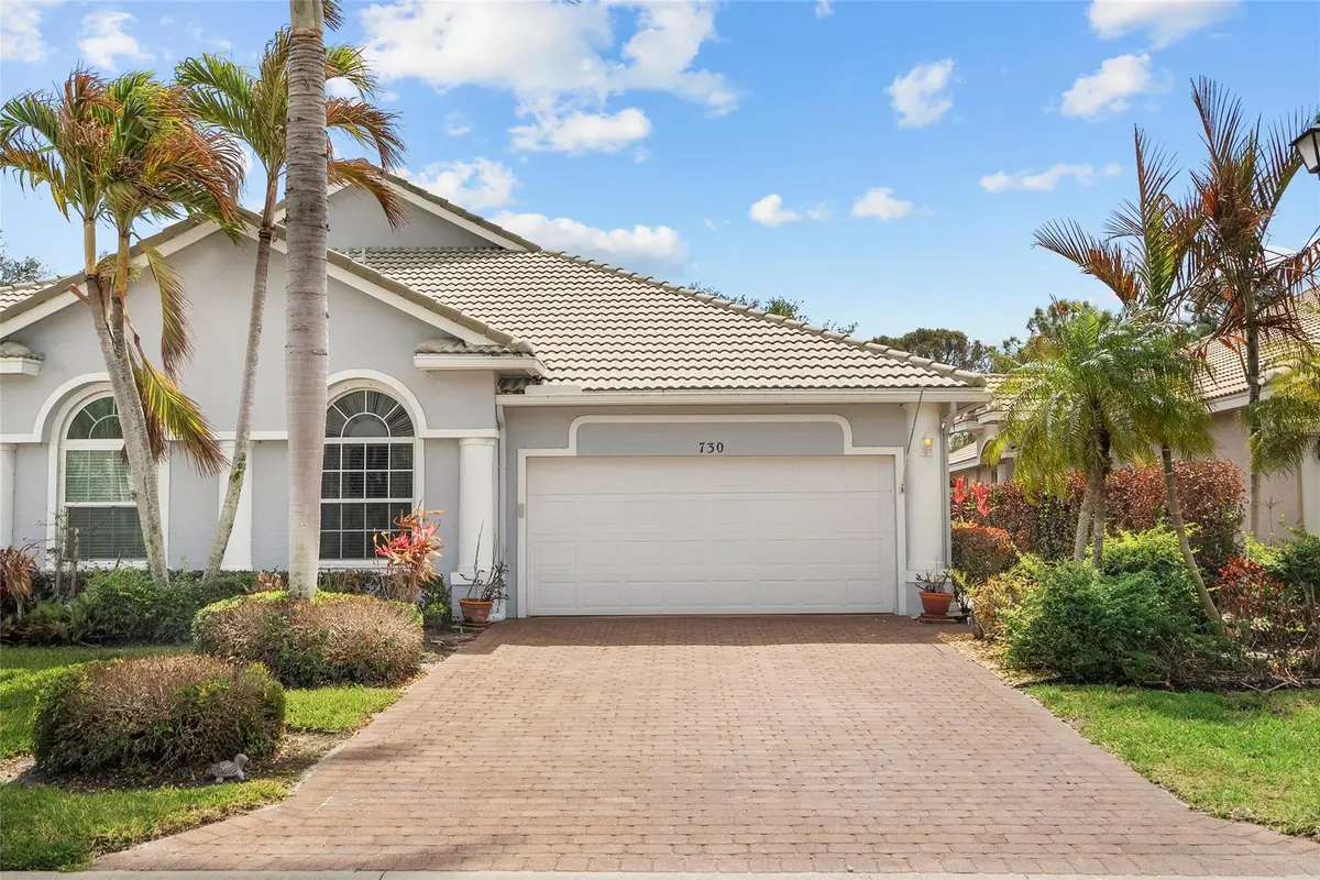 2 car garage at 730 NW Red Pine Way, Jensen Beach