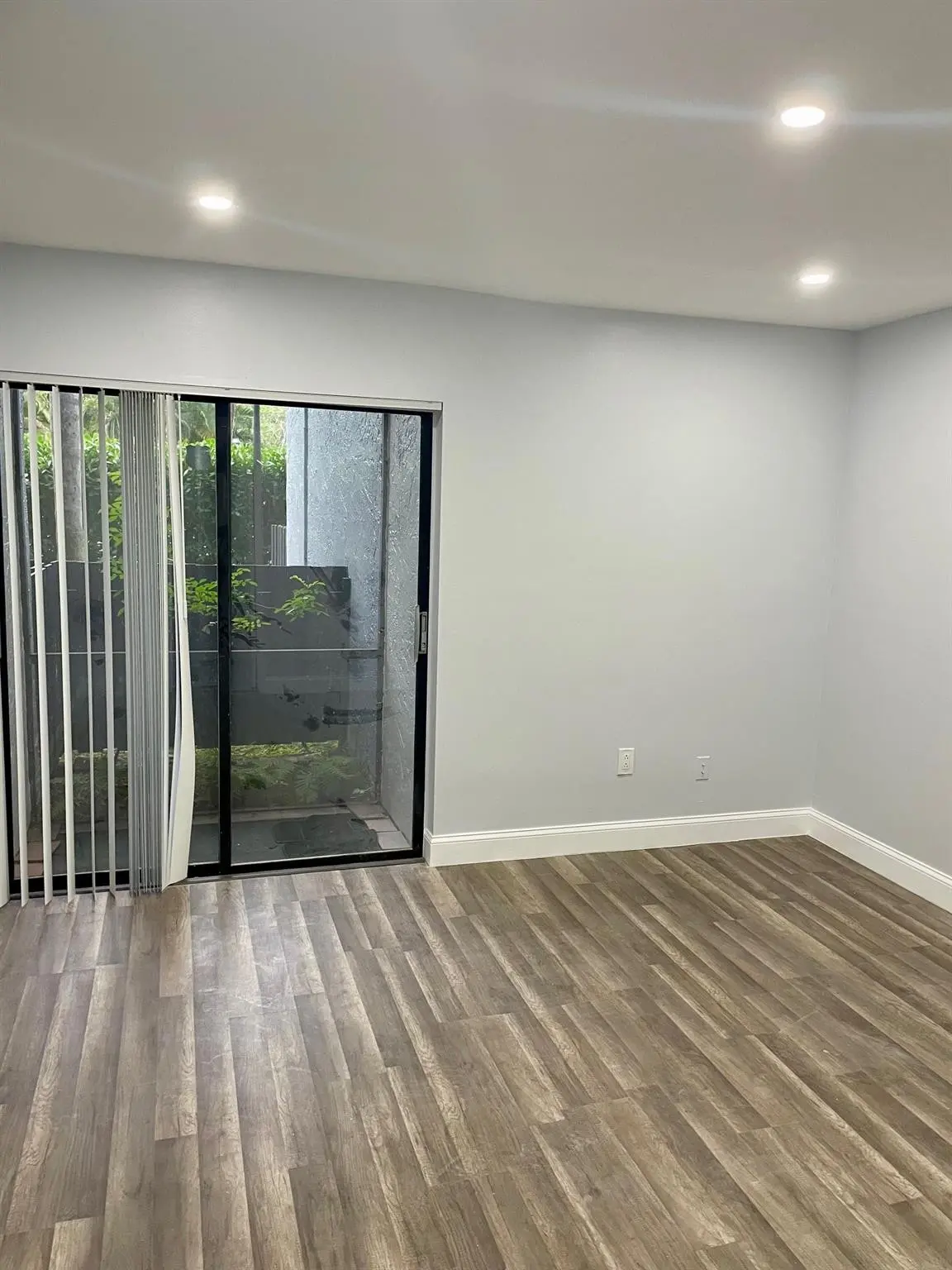 Photo 6 at 1021 Mockingbird Lane 114, Plantation