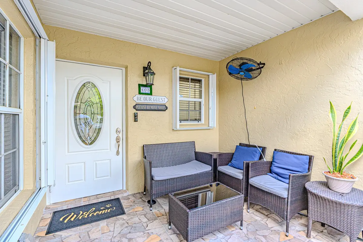 Photo 4 at 405 Maplewood Drive 405, Greenacres