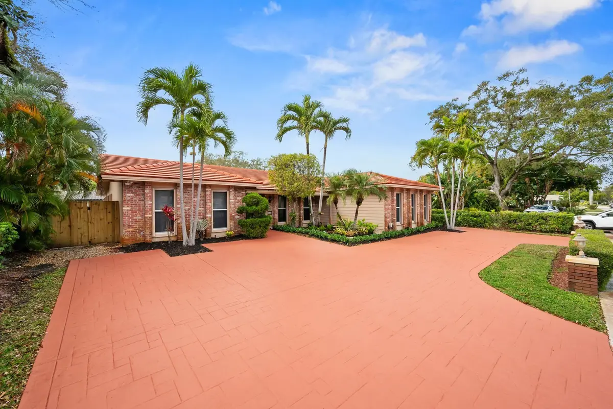 Photo 1 at 3400 N 47th Avenue, Hollywood