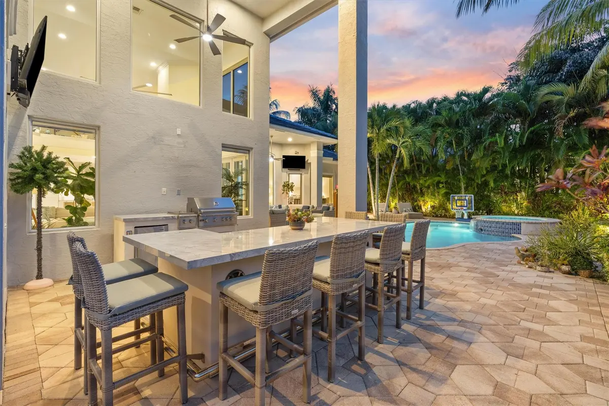 Outdoor Dining Area at 10301 Blue Palm Street, Plantation