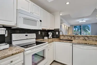 1391 S Ocean Boulevard 309, Pompano Beach – Condominium for sale