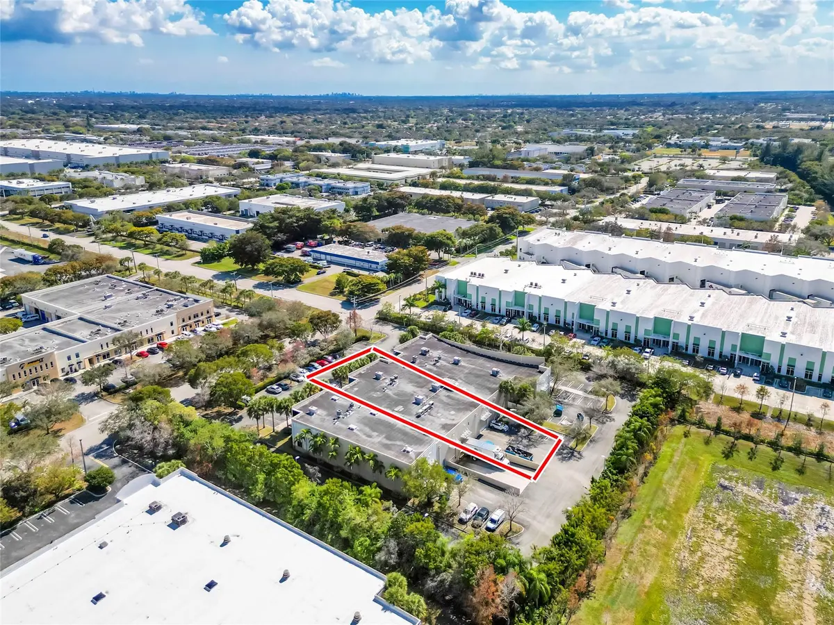 Photo 4 at 3902-3904 NW 126 Avenue, Coral Springs