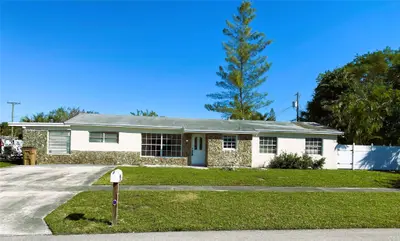 320 NW 4th Avenue 1, Deerfield Beach – Single Family Residence for rent