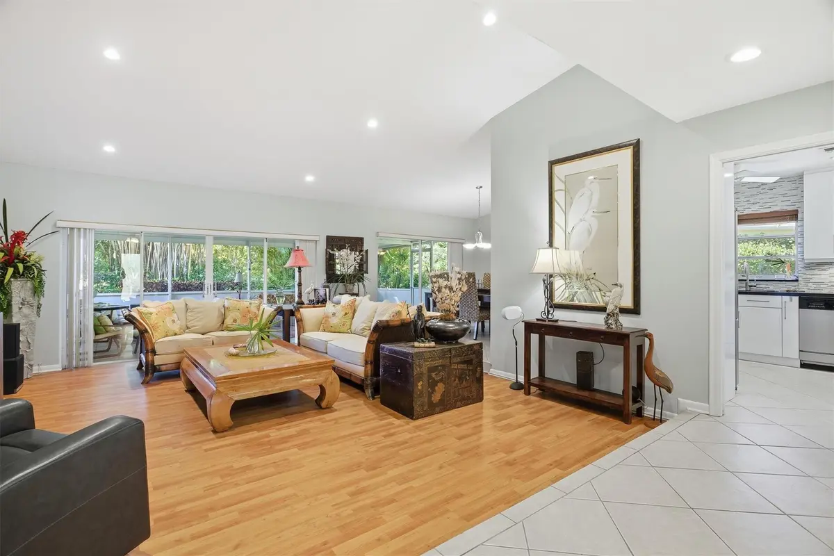 Photo 4 at 4803 Queen Palm Lane, Tamarac