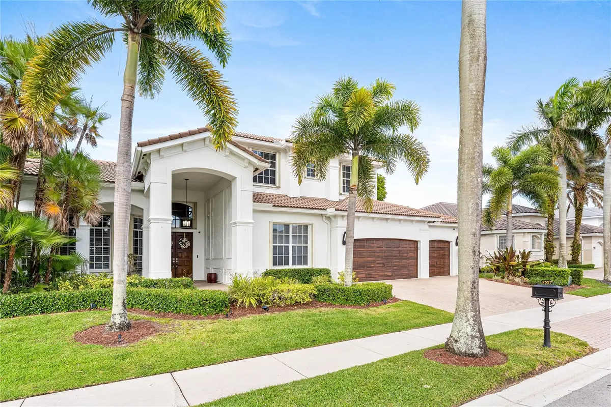 Photo 2 at 2527 Montclaire Circle, Weston