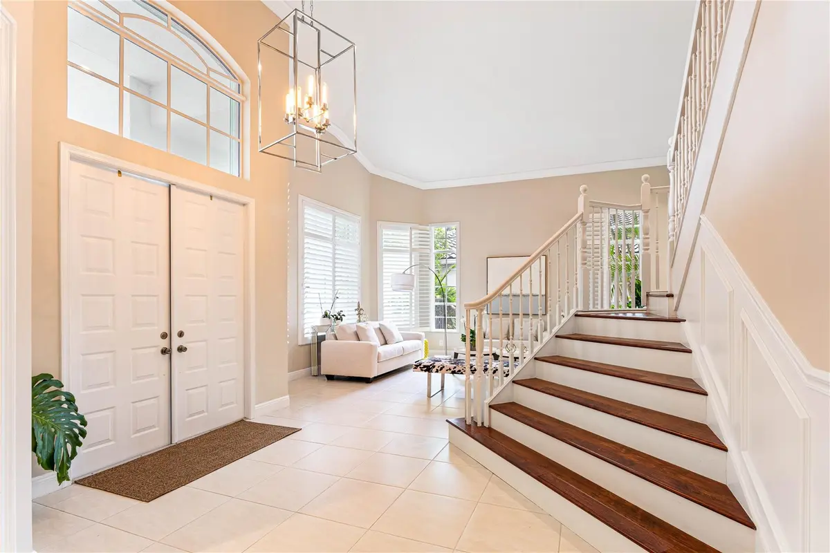 Photo 3 at 2527 Montclaire Circle, Weston