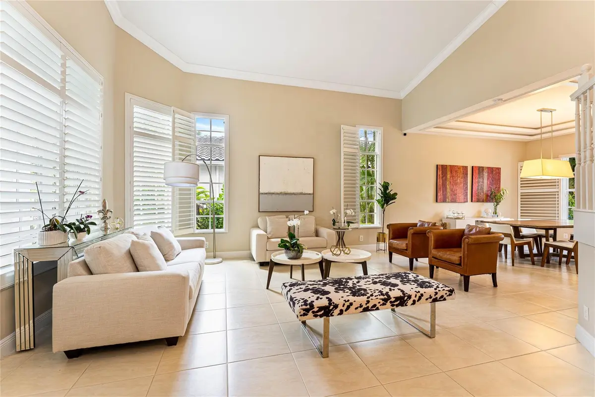 Photo 5 at 2527 Montclaire Circle, Weston