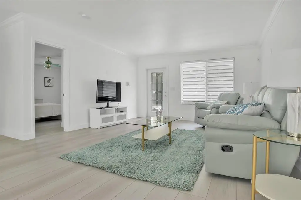 Photo 2 at 1250 Arthur Street, Hollywood