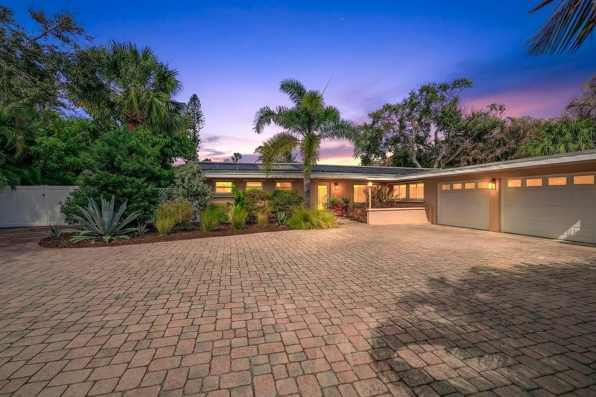 Photo 6 at 547 E Causeway Boulevard, Vero Beach