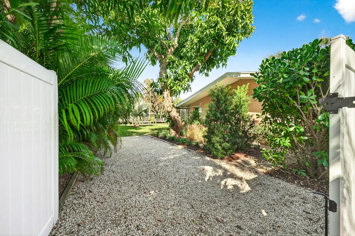 Photo 9 at 547 E Causeway Boulevard, Vero Beach