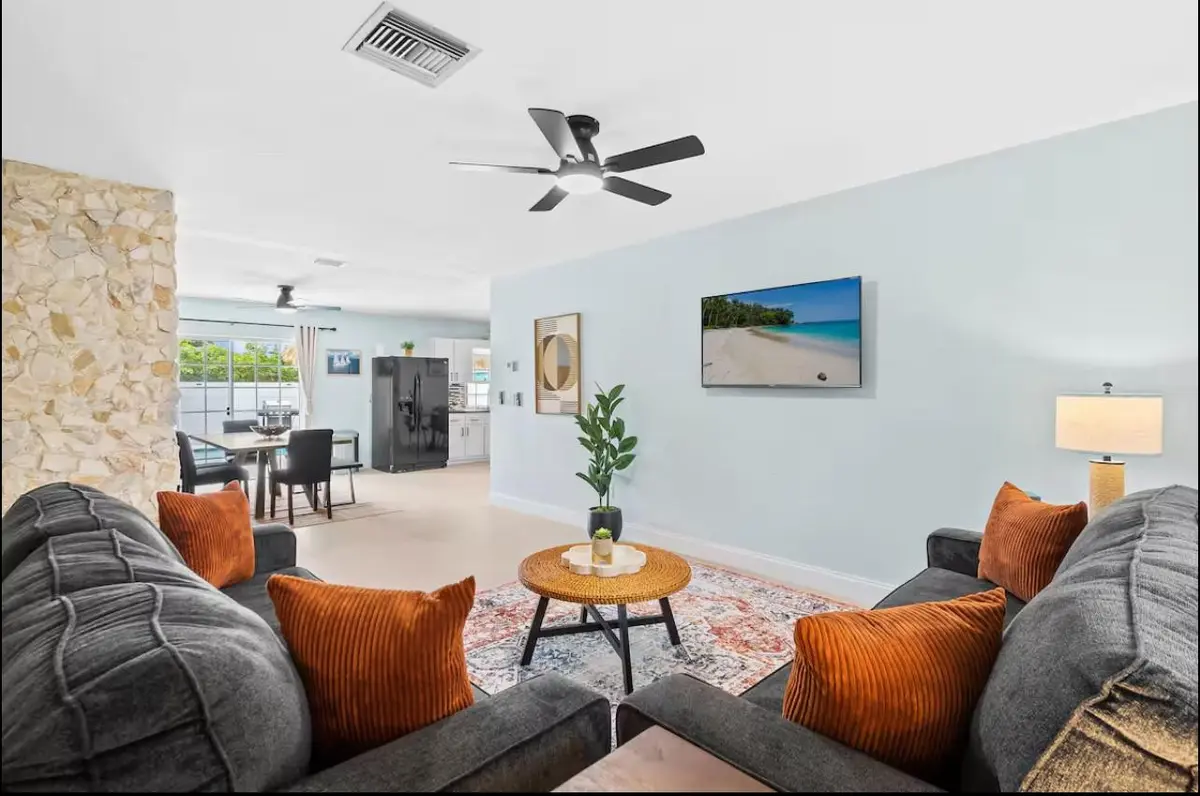 Photo 2 at 304 SE 4th Street, Dania Beach