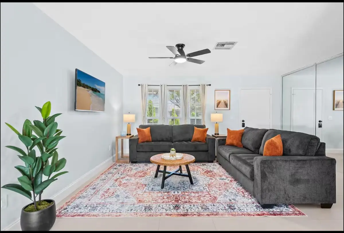 Photo 3 at 304 SE 4th Street, Dania Beach