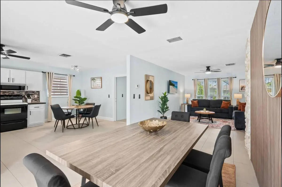 Photo 4 at 304 SE 4th Street, Dania Beach