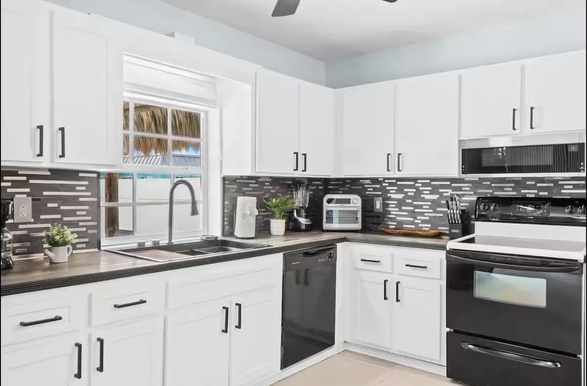 Photo 6 at 304 SE 4th Street, Dania Beach