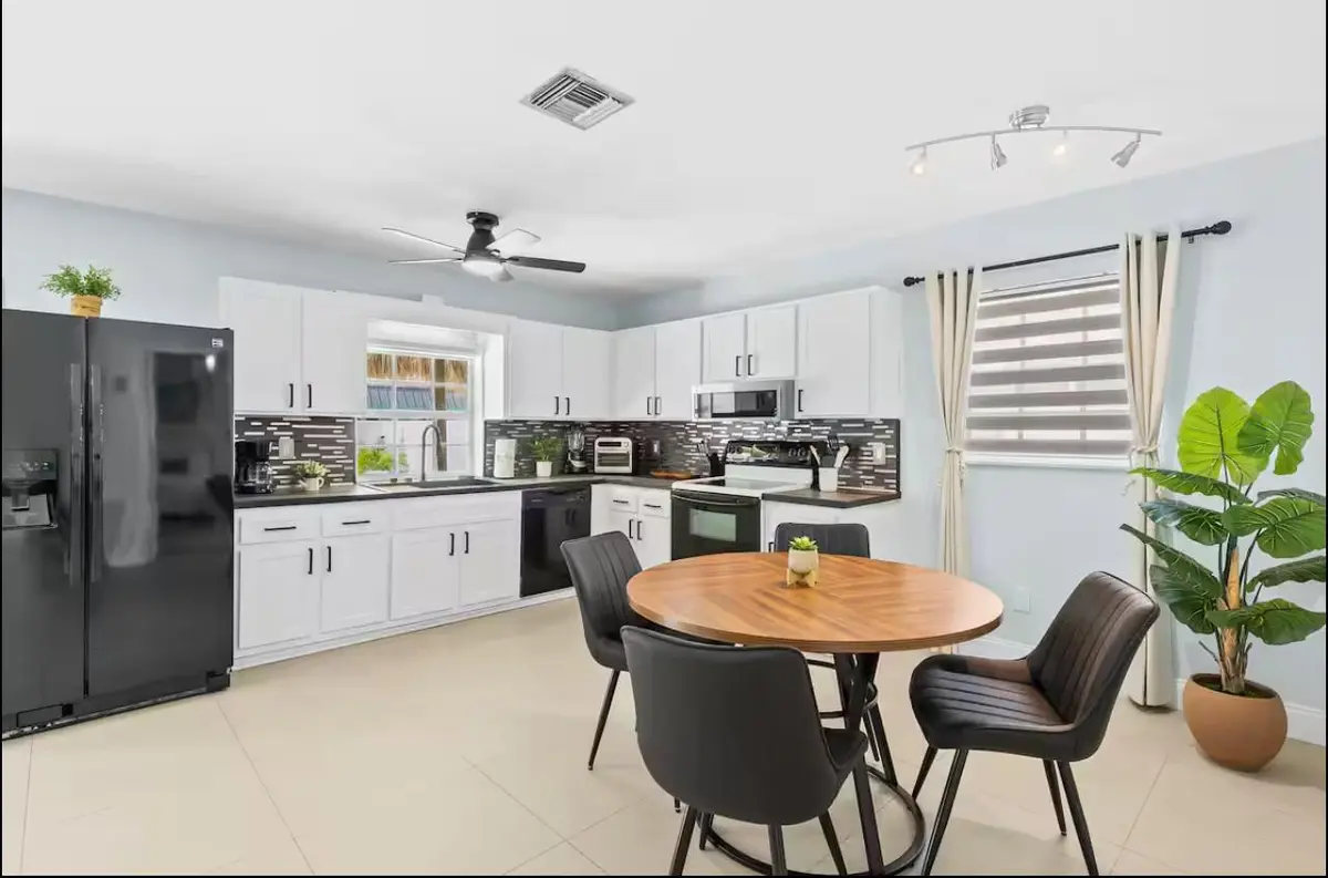 Photo 7 at 304 SE 4th Street, Dania Beach