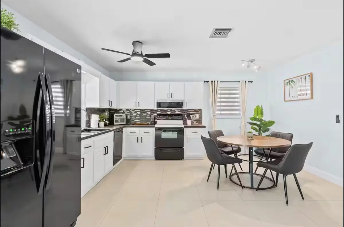 Photo 8 at 304 SE 4th Street, Dania Beach