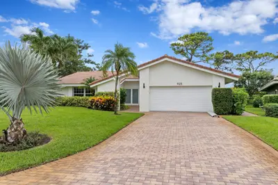 925 Foxpointe Circle, Delray Beach – Single Family Residence for sale