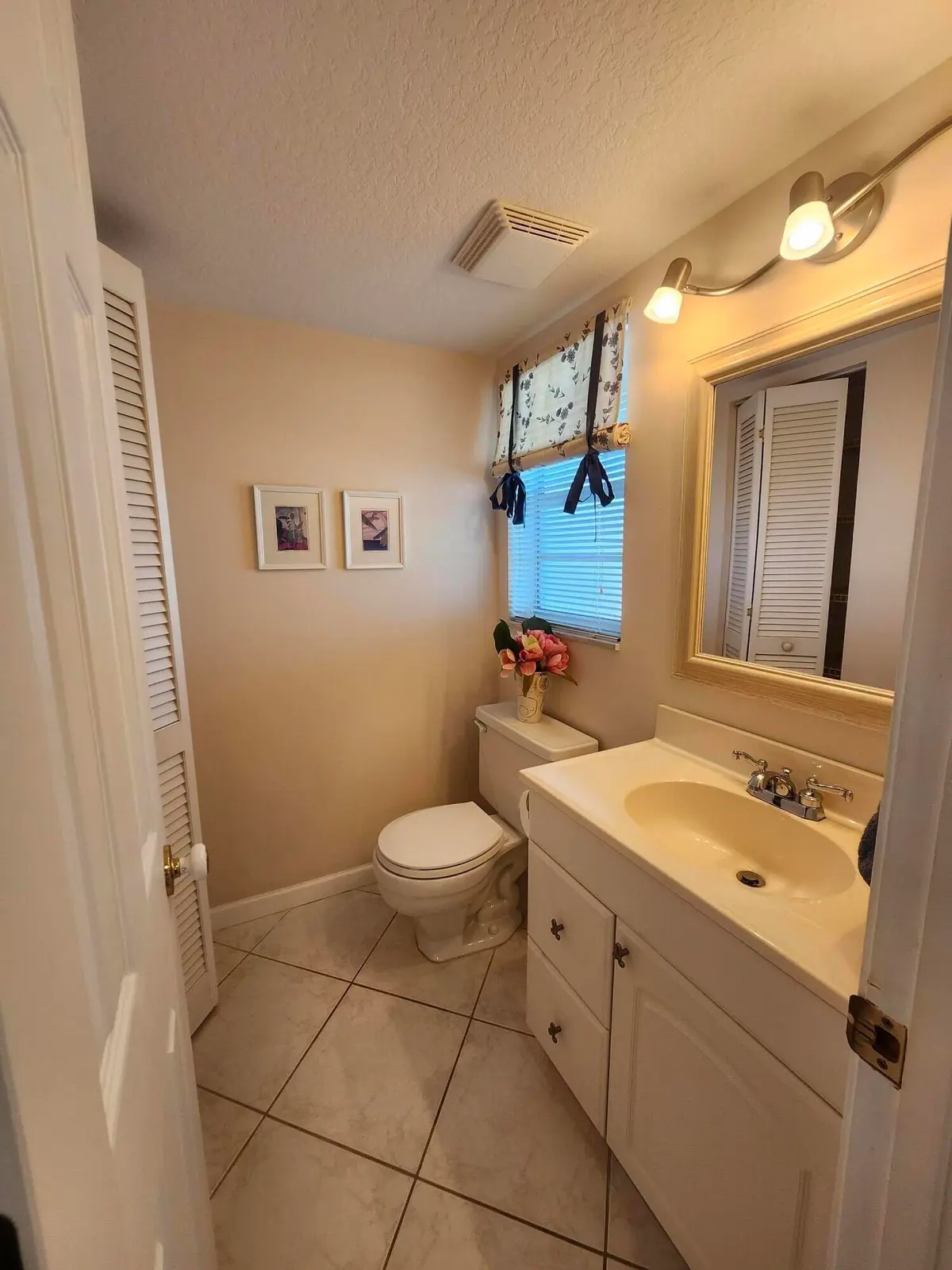 Half Bath at 230 NE 26th Avenue 408, Boynton Beach