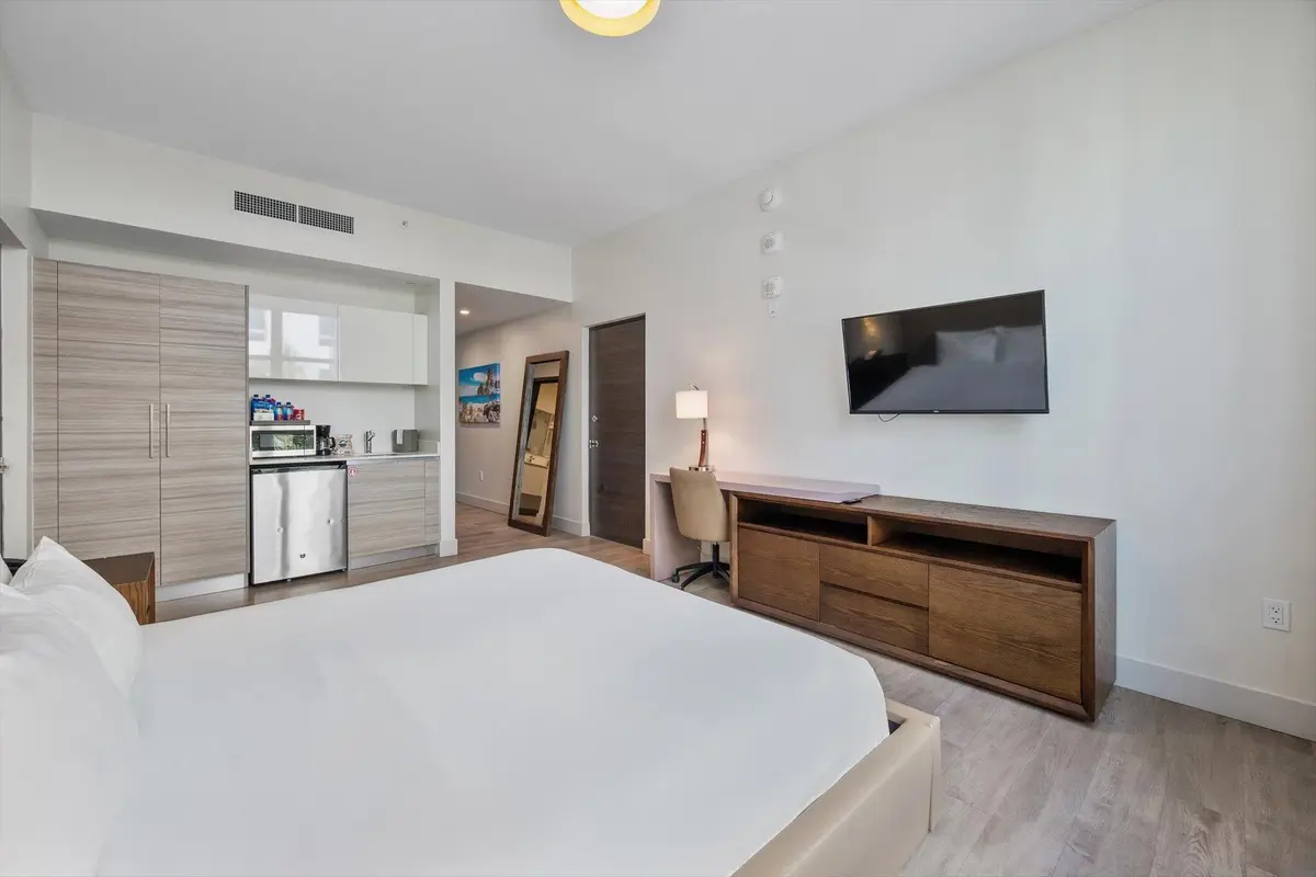 05-777 N ocean Dr Unit S404_005 at 777 N Ocean Drive Unit S404, Hollywood