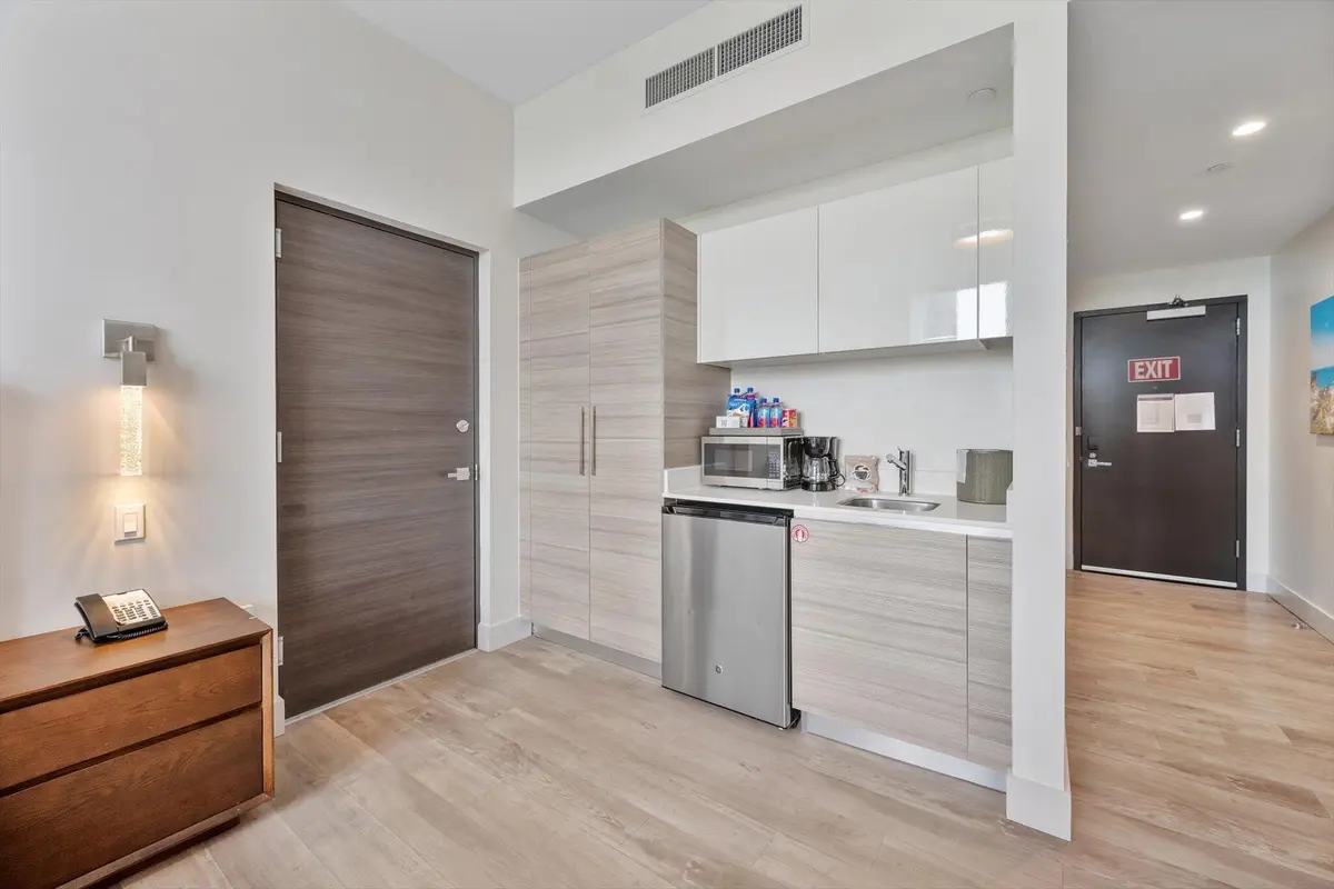 07-777 N ocean Dr Unit S404_007 at 777 N Ocean Drive Unit S404, Hollywood