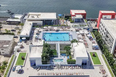 777 N Ocean Drive Unit S404, Hollywood – sold