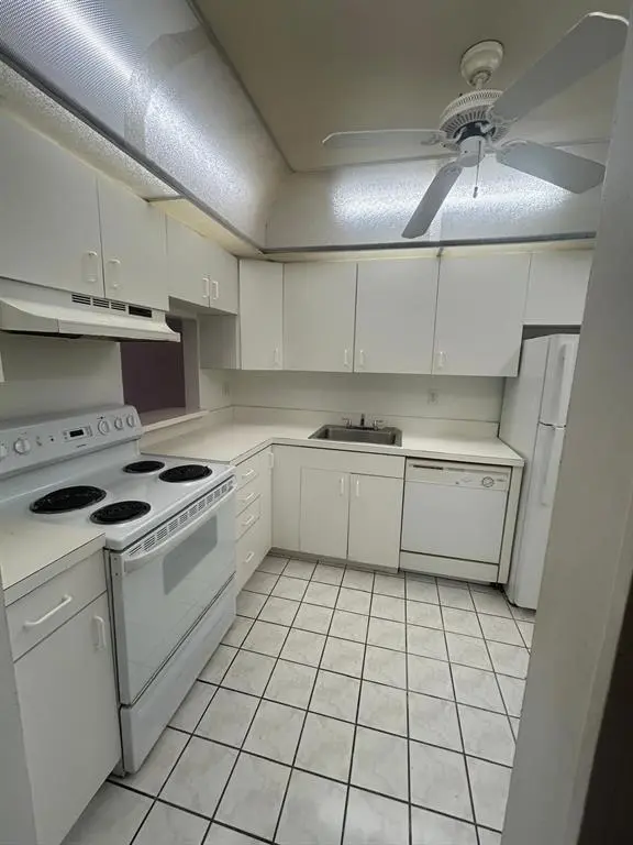 4334 NW 9th Avenue 9-2b, Deerfield Beach, FL – photo 1