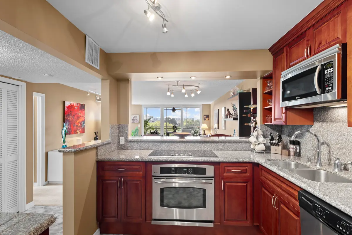 R_F028 at 3520 Oaks Way 510, Pompano Beach