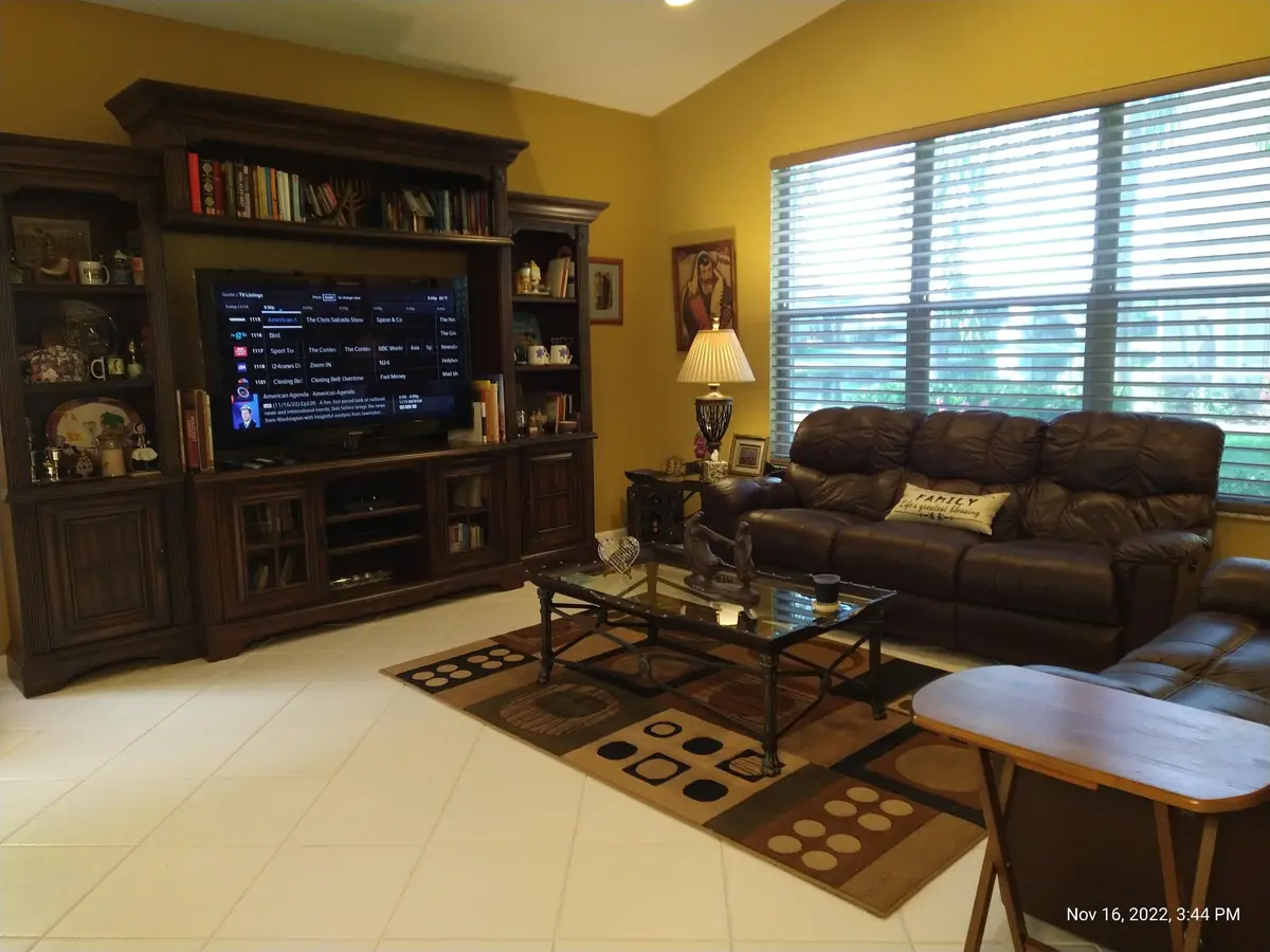 OPEN FAMILY RM at 13245 Alhambra Lake Circle, Delray Beach